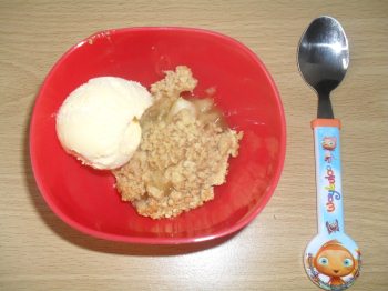 apple crumble with cinnamon